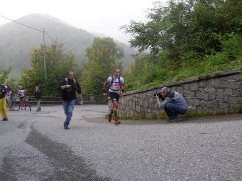 L'arrivo-vincente-di-Giuliano-Cavallo-nel-Morenic-Trail-individuale 2010.jpg