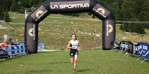 Emanuela Brizio in trionfo al Monte Cavallo (foto skyrunning.it)