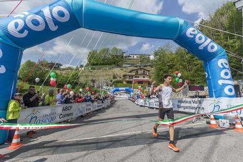 Cesare Maestri Campione italiano cosrsa in montagna LD (fotoCourthoud)