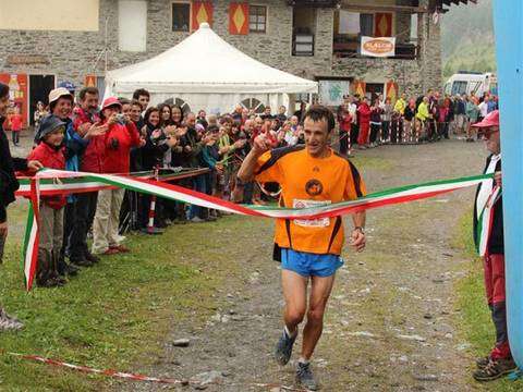 Claudio-Garnier-vincitore-della-Tre-Rifugi-Skymarathon-(foto-Organizzazione).jpg