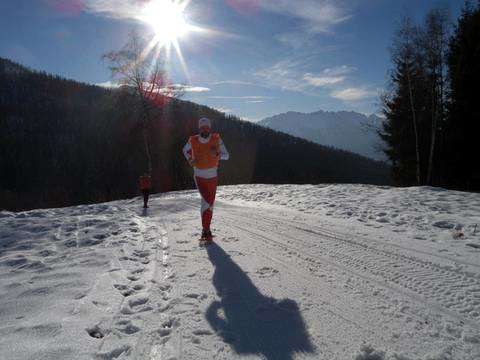Daniele-Fornoni-protagonista-nella-Sunset-Running-race-di-Prato-Nevoso-(foto-arch.-Ciaspolcup).gif