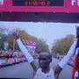 Eliud Kipchoge corre la maratona in 1h59m40s (2)
