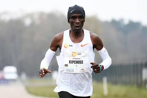 Eliud Kipchoge vincitore della maratona di Enschede (foto iaaf)