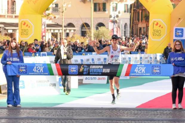 Francesco Agostini campione italiano di Maratona a Verona (phototoday organizzazione)