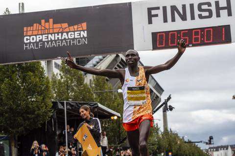 Geoffrey Kamworor stabilisce il nuovo record del mondo di mezza maratona in 58m01s a Copenhagen (foto organizzazione)