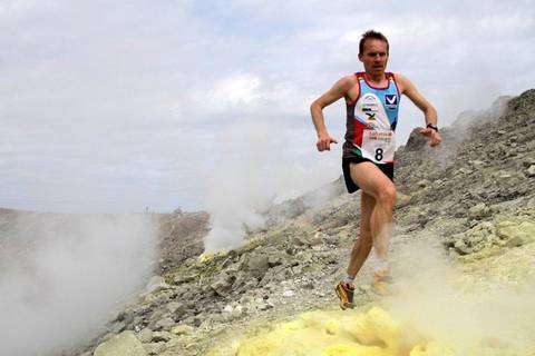 Mikhail Mamleev in azione nella prima tappa del Lafuma Volcano Trail (foto Organizzazione).jpg