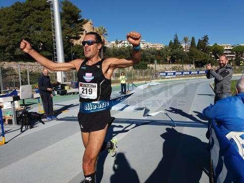 Il francese Francois Holzerny vincitore della Sanremo Marathon (foto sanremonews)