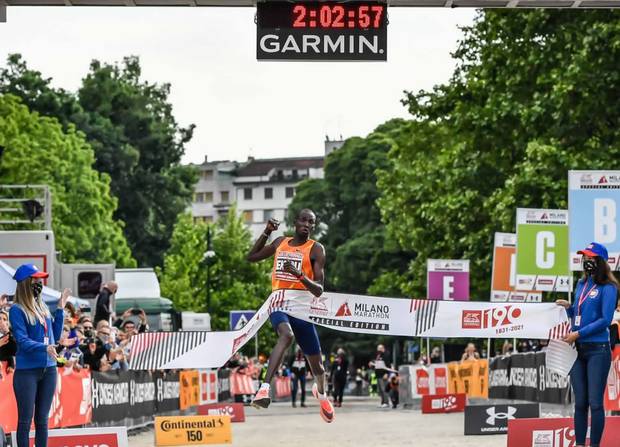 Il keniano Ekiru vincitore della Milano Marathon 2021 (foto organizzazione)