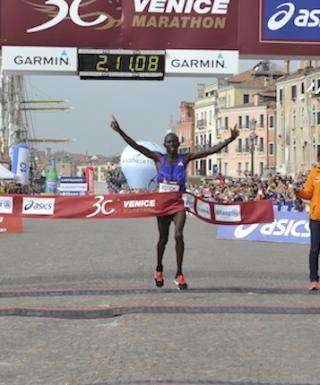Il keniano Rotich vincitore della Venice Marathon 2015 (foto organizzazione)