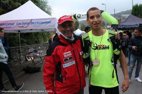 Il vincitore della 66km Carlo Salvetti con l'organizzatore Roberto Mattioli (foto modenacorre)