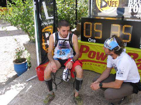 Ionut Zinca con Nico Valsesia al traguardo della Toubkal Marathon 2010