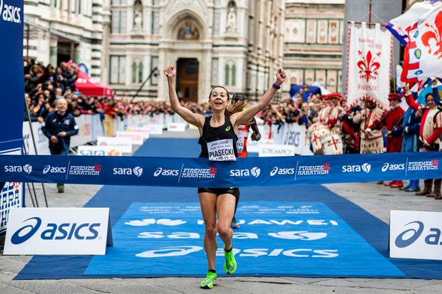 La britanninca  Piasecki vincitrice della Firenze Marathon (foto organizzazione)