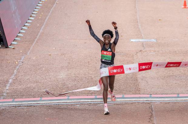 La keniana Joyciline Jepkosgei (foto Virgin Money London Marathon Fidal)