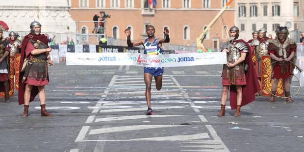 L'etiope Bekele Tefera vincitore della Maratona di Roma (foto organizzazione)