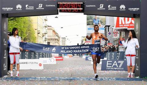L’etiope Seifu Tura vincitore della Milano Marathon (foto fidal)