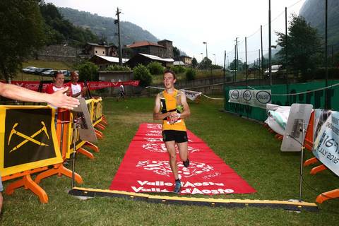 Massimo Farcoz vincitore Trail Becca di Viou 21 km (foto acmediapress)