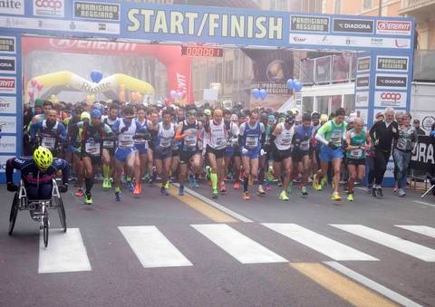Partenza Maratona di Reggio Emilia (foto gazzettadireggio)