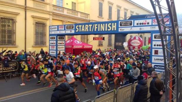 Partenza Maratona di Reggio Emilia (foto ilrestodelcarlino)