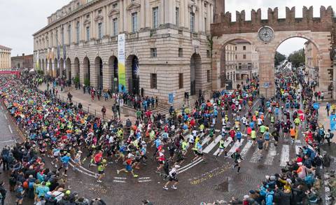 Partenza Verona Marathon (foto Ambrosi organizzazione)