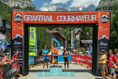 Podio femminile Gran Trail Courmayeur 105 (foto fb Borzani)