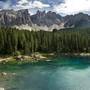 Il Lago di Carezza ai piedi delle Dolomiti del Latemar