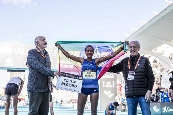 Roza Dereje vincitrice con record della maratona di Valencia (foto iaaf organizzazione)