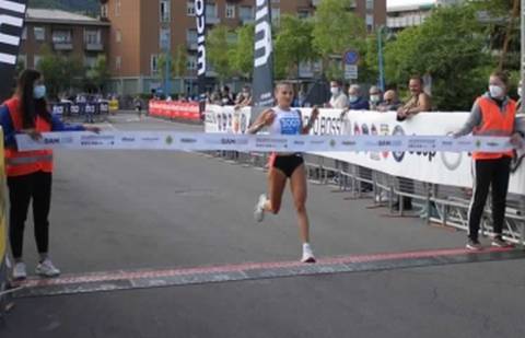Sara Dossena vincitrice della mezza maratona di Brescia (foto organizzazione)