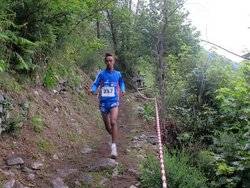 Yemaneberhan_Crippa in corsa in montagna.jpg (foto Piergiorgio Chiampo)