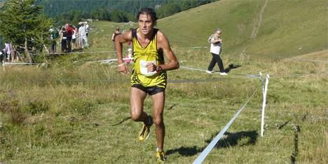 01 La grinta di Martin Dematteis lanciato verso il titolo Italiano di corsa in montagna (foto Bosonetto)